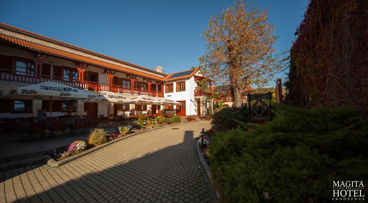 Magita Hotel Basko ภายนอก รูปภาพ