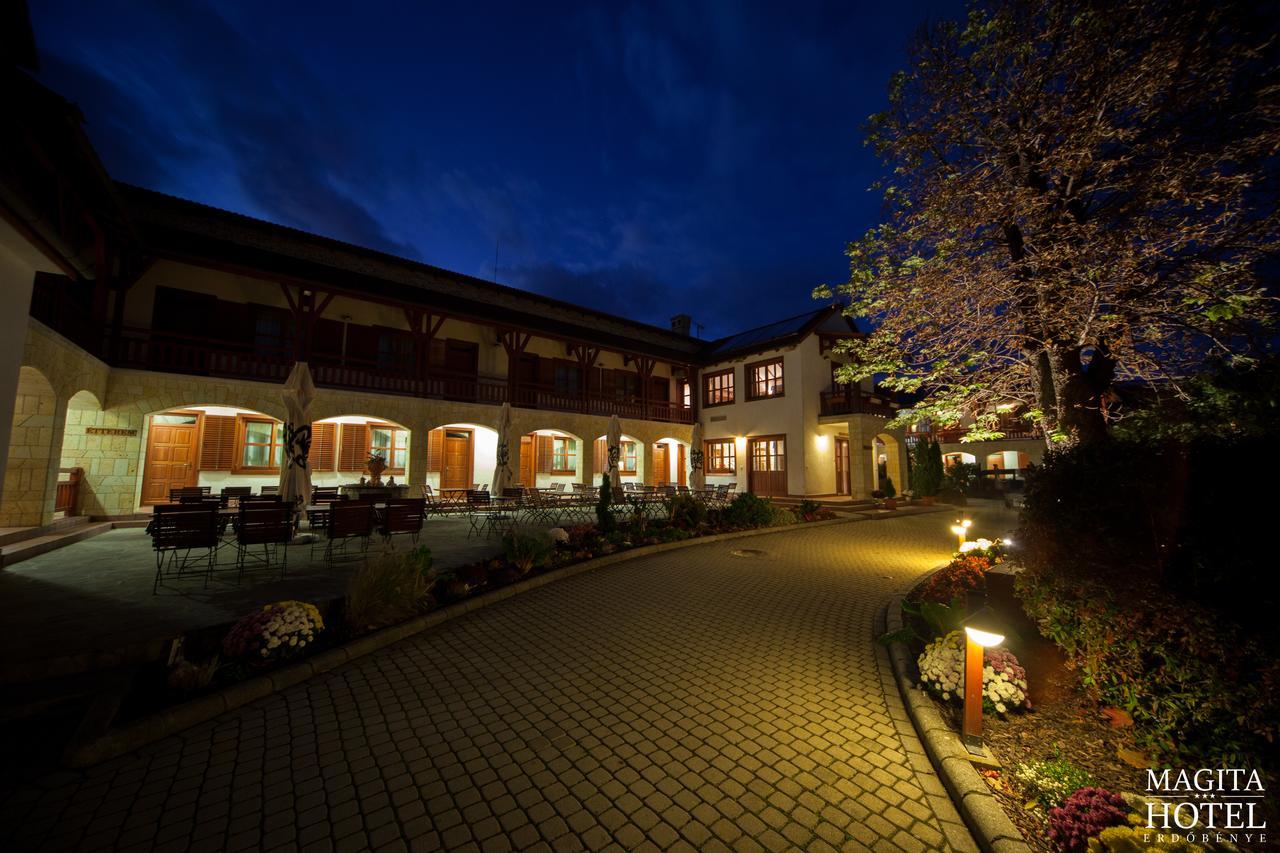 Magita Hotel Basko ภายนอก รูปภาพ