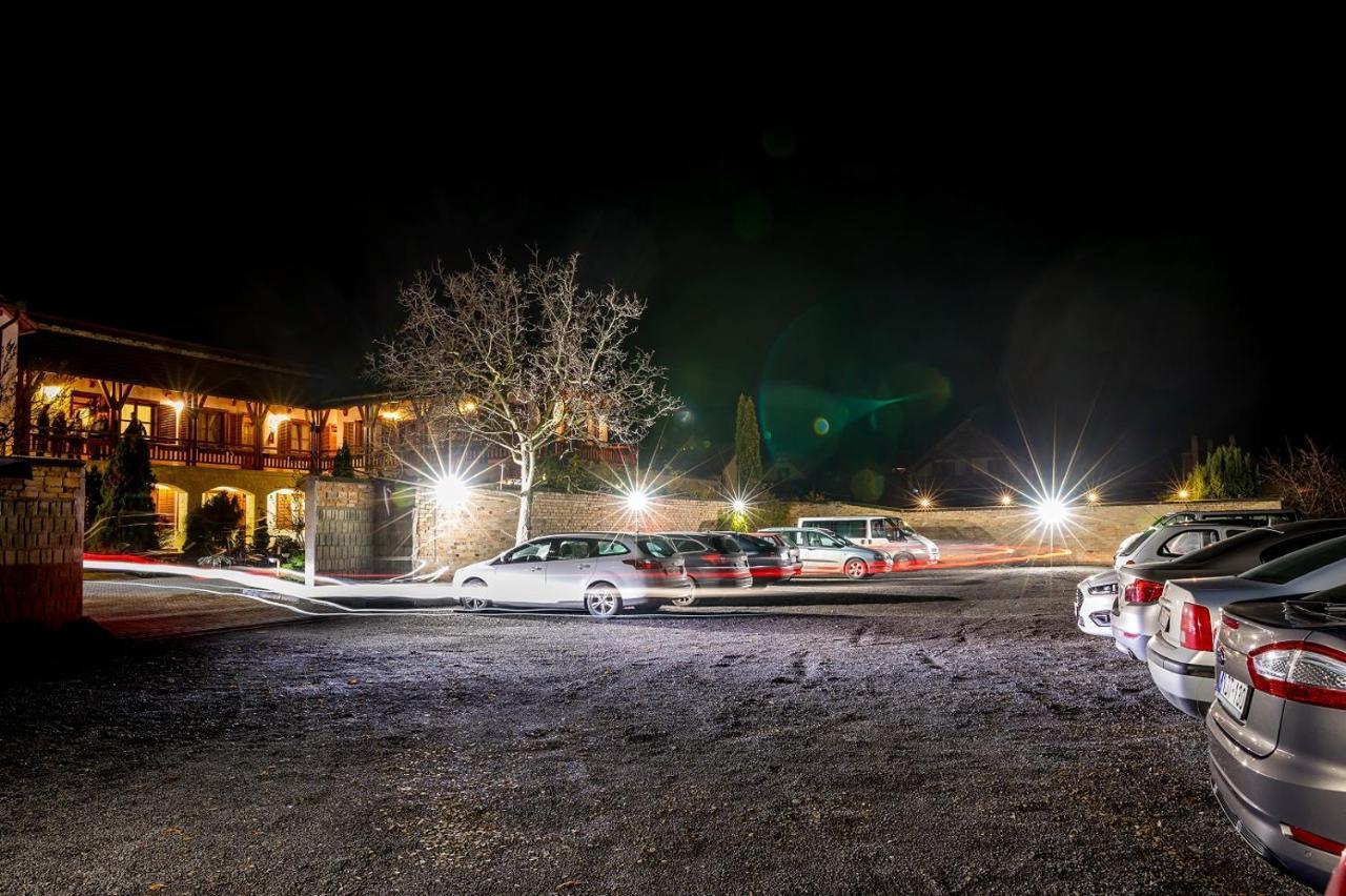 Magita Hotel Basko ภายนอก รูปภาพ